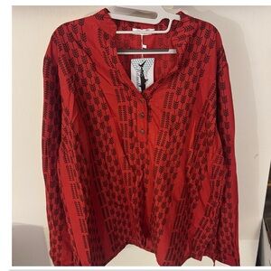 NEW Kamohoalii Hawaii Women’s long sleeve top size 2XL Red/black tribal print